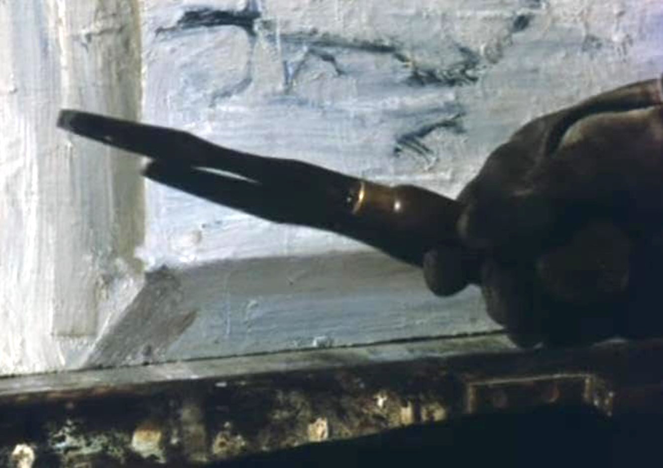 CRUCIBLE OF TERROR features a killer with black leather gloves. A touch of the Giallo?