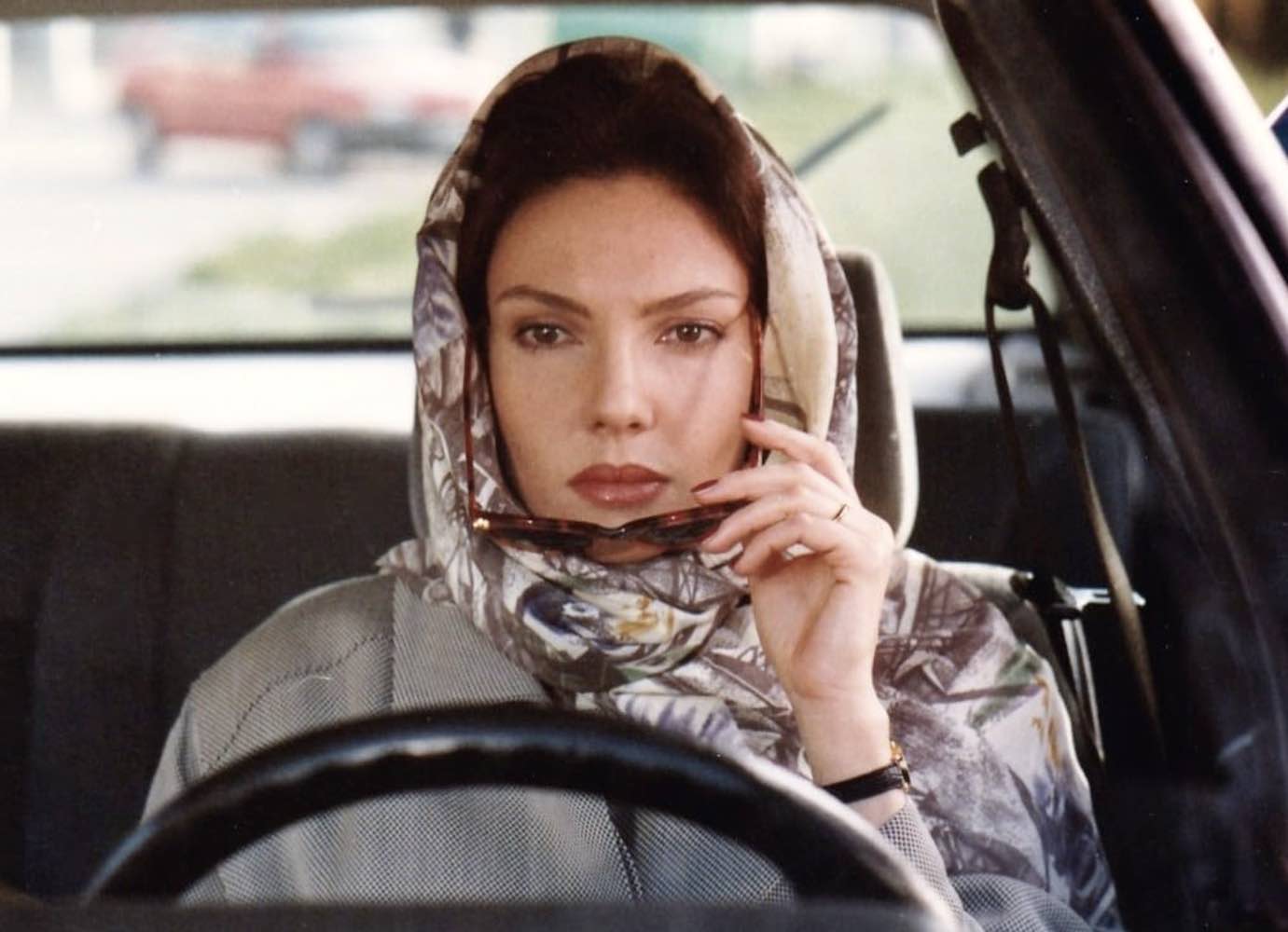 Adria (Gioia Scola) suspects her husband in having an affir and has to suffer early 90s drab fashions