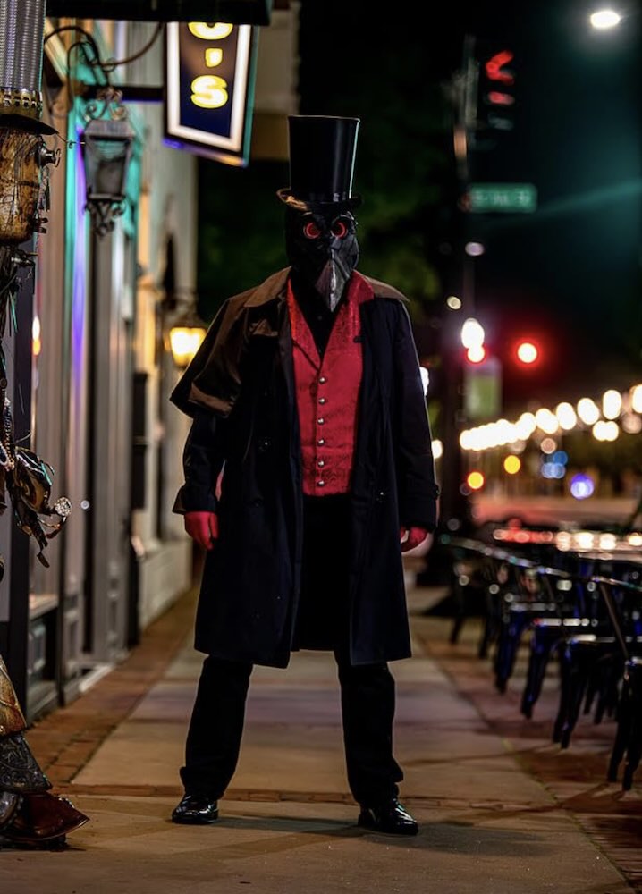 The killer's disguise in NEW FEARS EVE is one of the film's greatest assets.